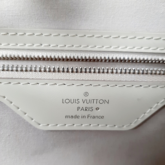 Louis Vuitton authentic Brea GM EPI Ivore bag - Picture 10 of 16
